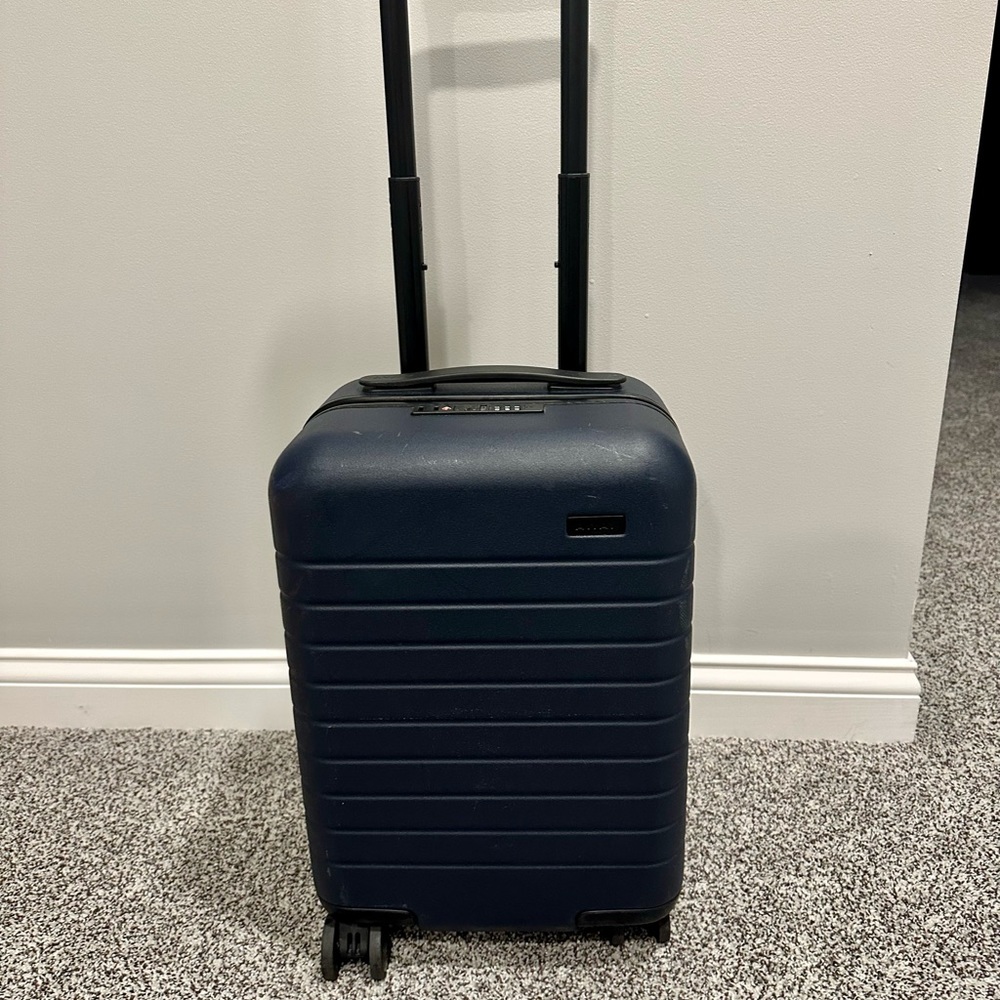 Away Kids carry-on Suitcase in Navy